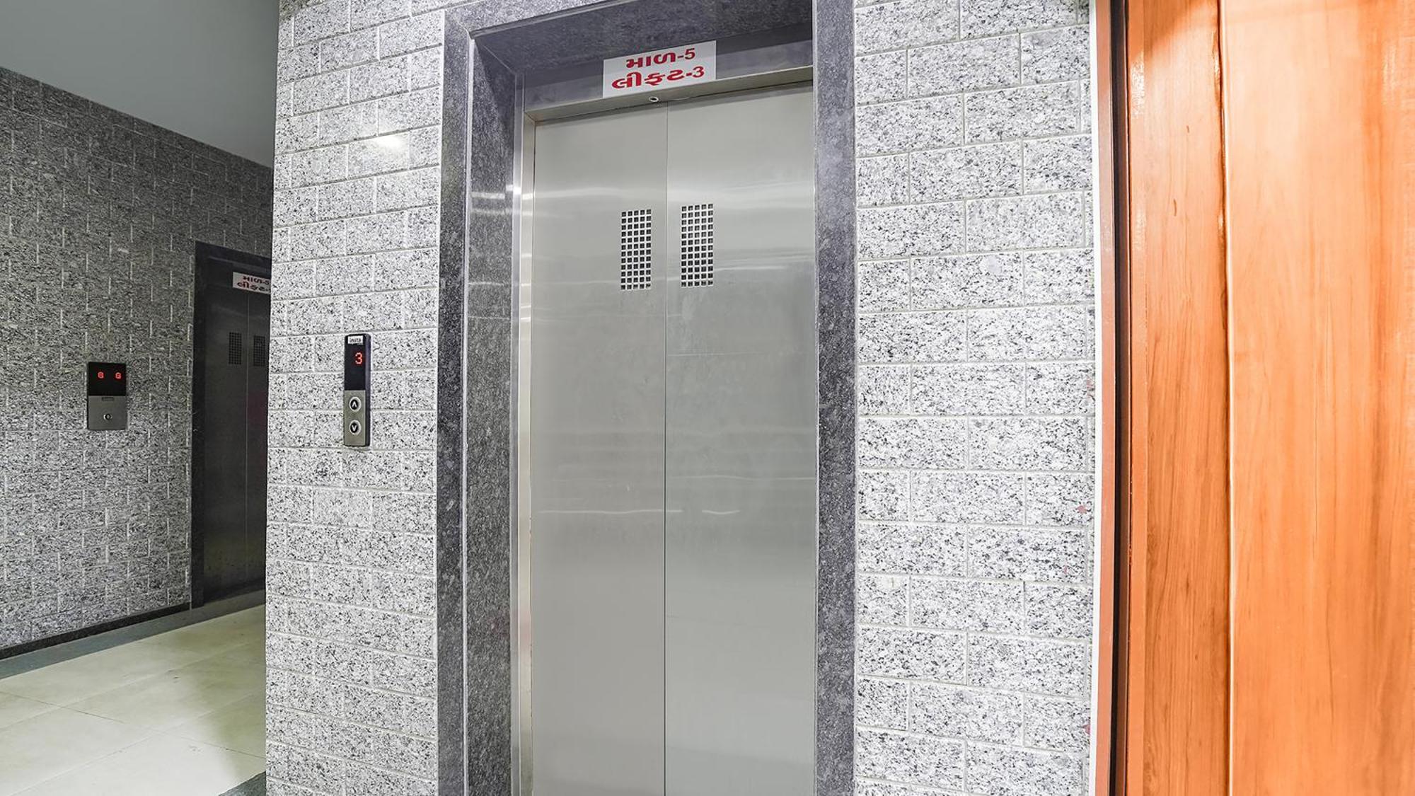Fabhotel Vishala In Ahmedabad Bagian luar foto