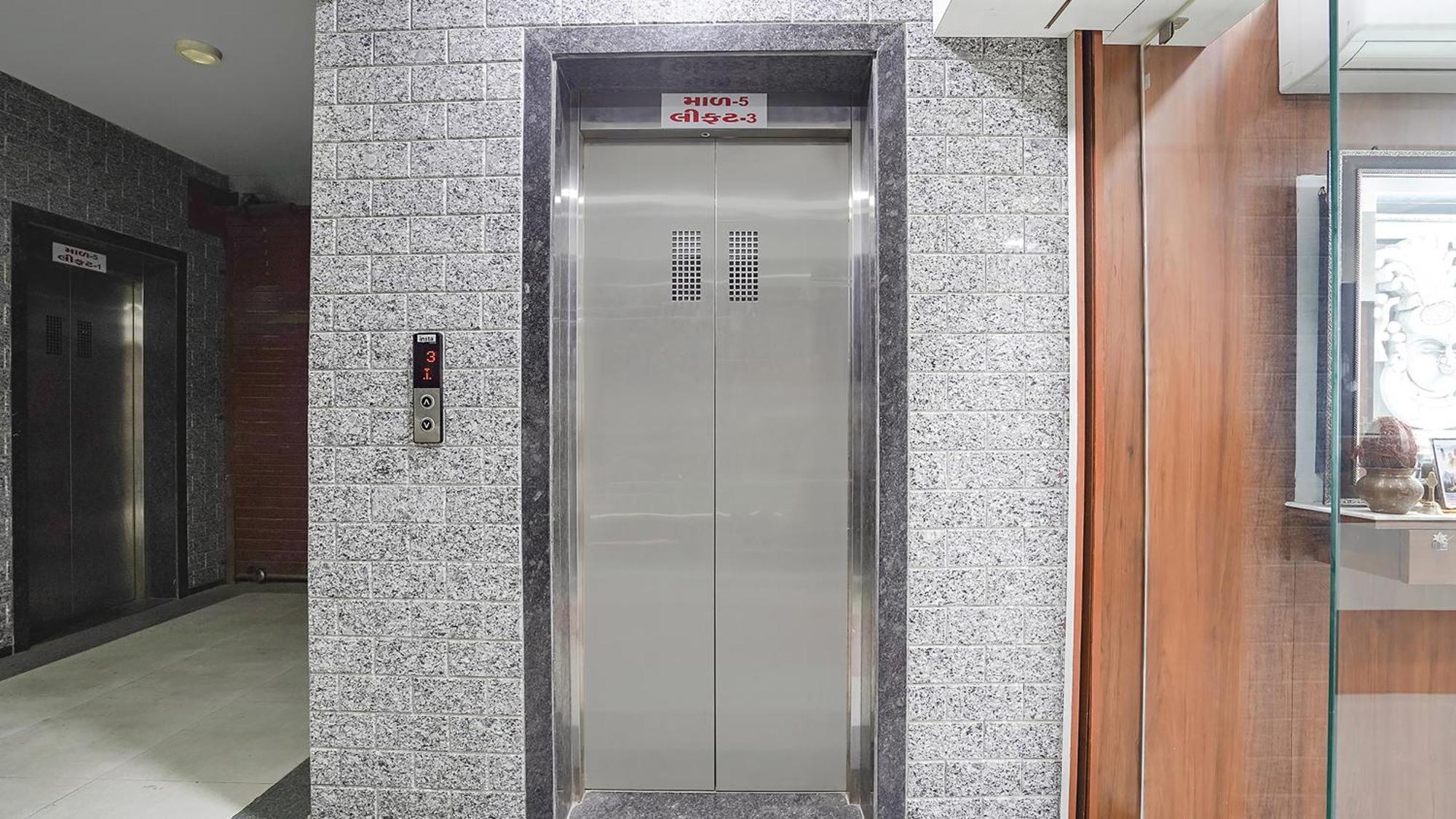 Fabhotel Vishala In Ahmedabad Bagian luar foto